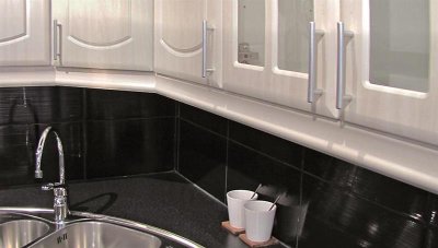 Avlångt möbelhandtag 3480 Förkromad plast