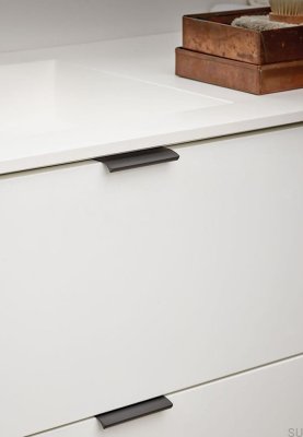 Edge Straight 100 Aluminium Möbelhandtag i antracit