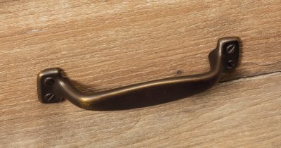 Avlångt möbelhandtag Ava 96 Antik guld