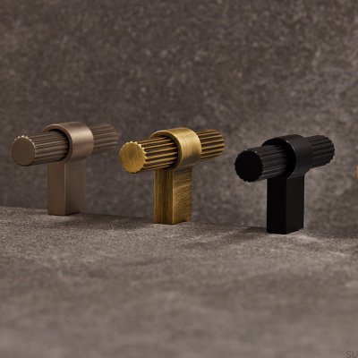 T-Bar Helix Stripe möbelknopp Silver Borstad Metall (Inox Look)