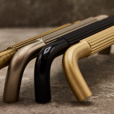 Helix Stripe 224 avlångt möbelhandtag Antik brons