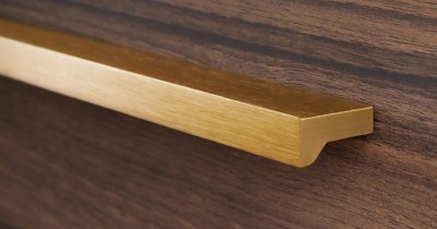 Avlångt möbelhandtag Vinkel 600 Brushed Gold