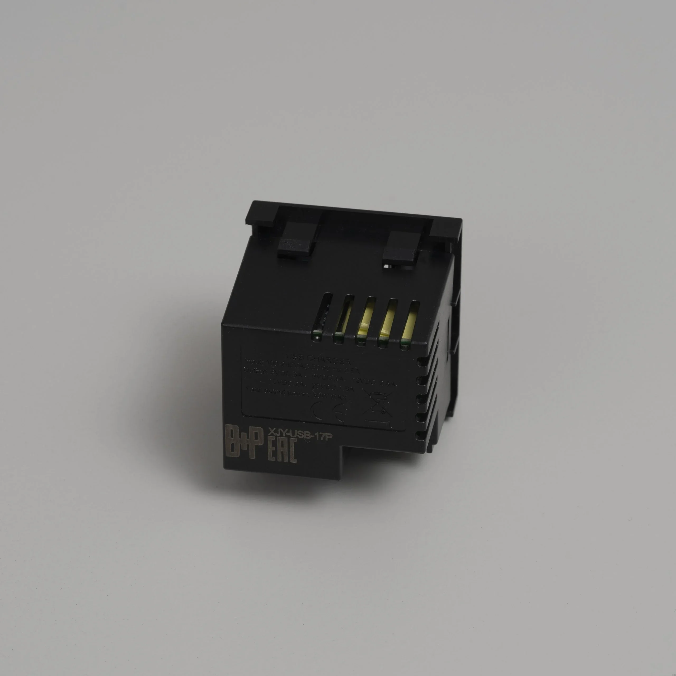 EU_Electricty_USB_A_C_QuickCharge_Black_Rear_Web-scaled.webp