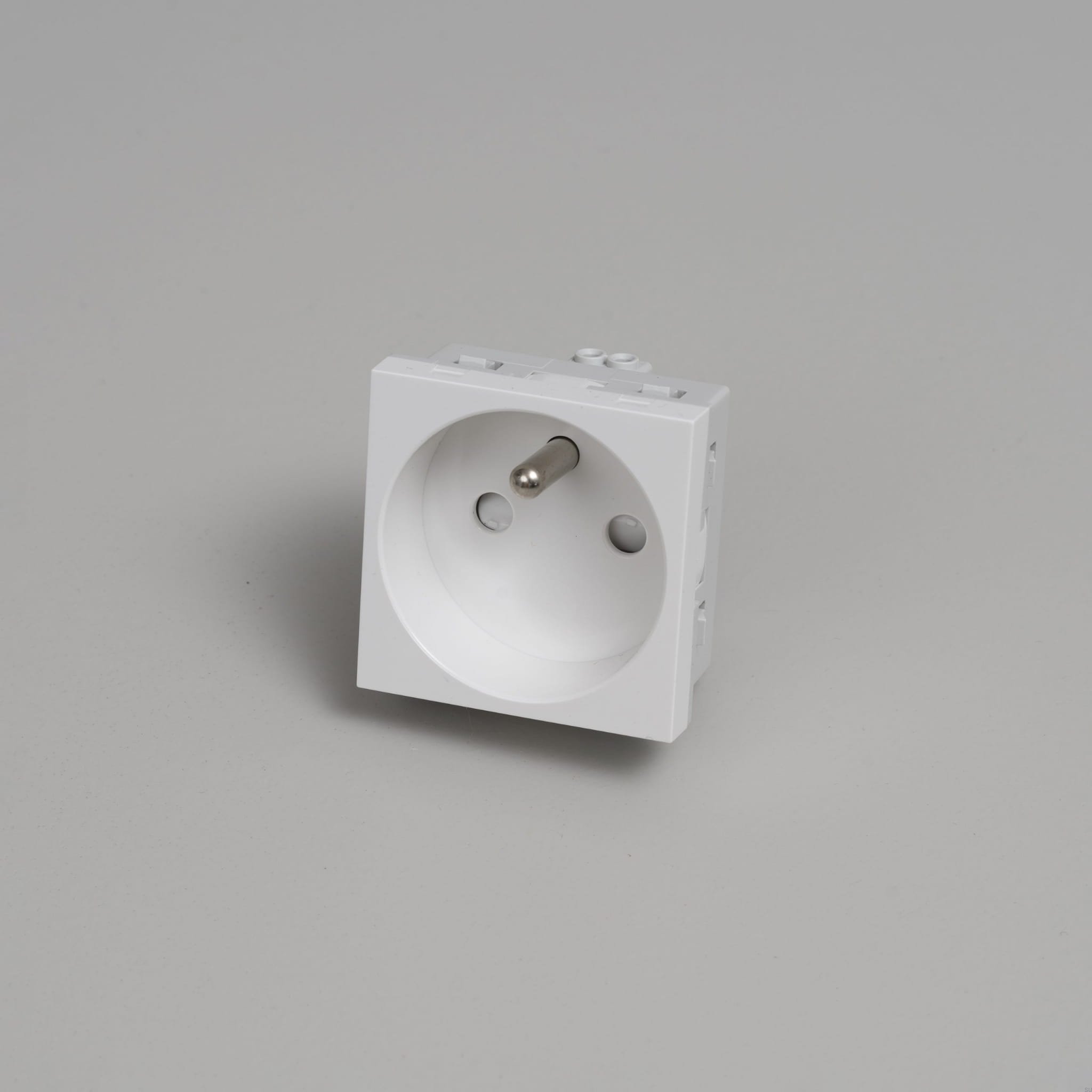 EU_Electricty_France_Belgium_Socket_White_Front_Web-scaled.jpg