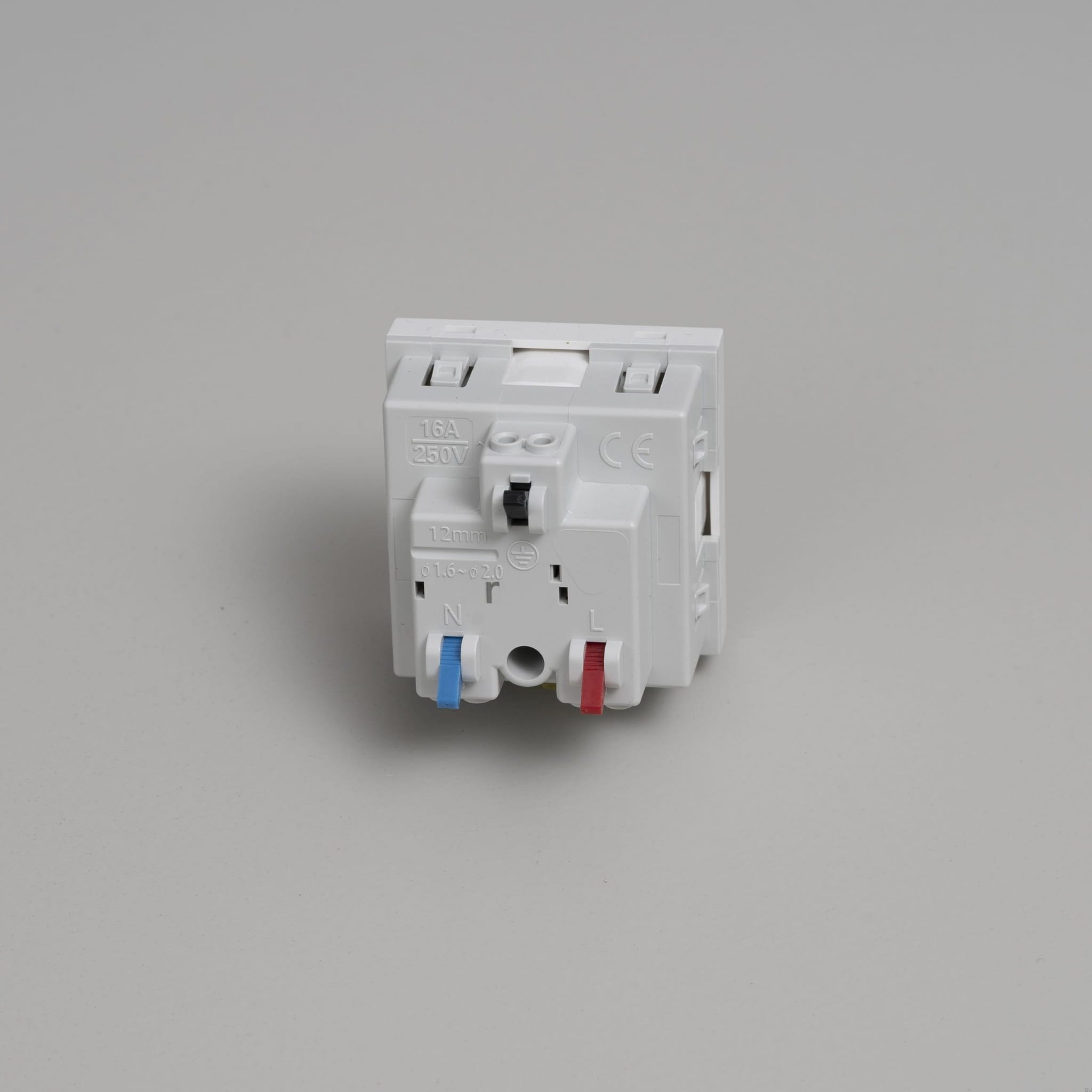 EU_Electricty_France_Belgium_Socket_White_Rear_Web-scaled.jpg