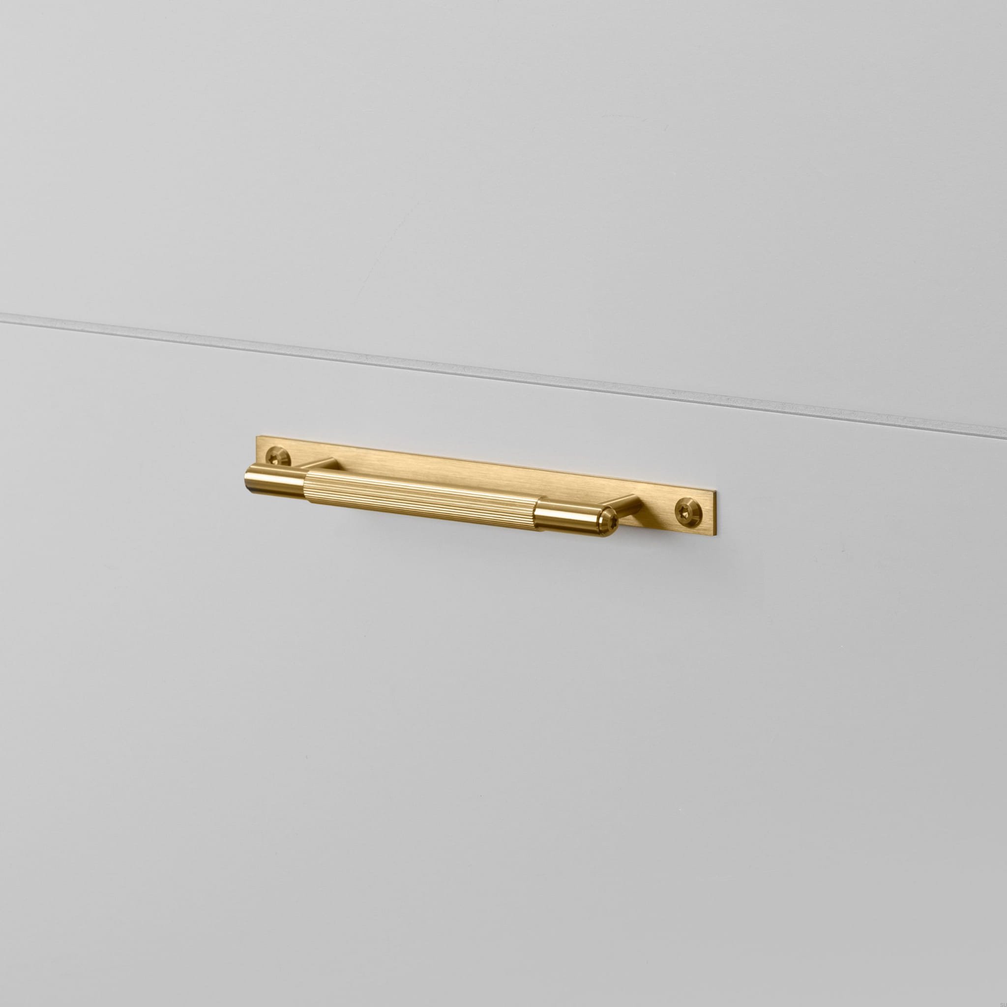 1.BusterPunch_Pull_Bar_Plate_Small_Linear_Brass-scaled.jpg