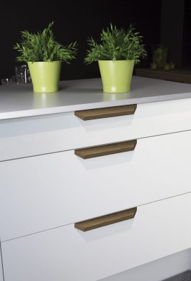 Barcco 480 avlångt möbelhandtag Trävalnöt