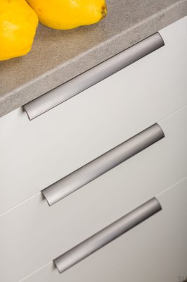Ona 256 Edge Möbelhandtag Aluminium Silveranodiserad