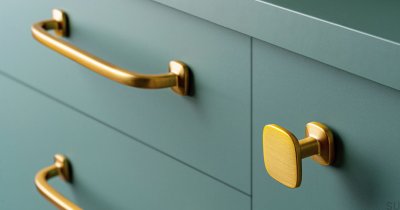 Avlångt möbelhandtag Quart Mini 128 Guld Borstad Cava
