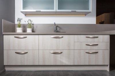 Arko 256 långsträckt möbelhandtag i borstad aluminium