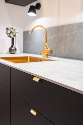 Sida 40 Aluminium Guld Möbelhandtag i borstad kant