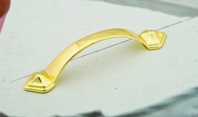 Avlångt möbelhandtag 1323 96 Polerat guld