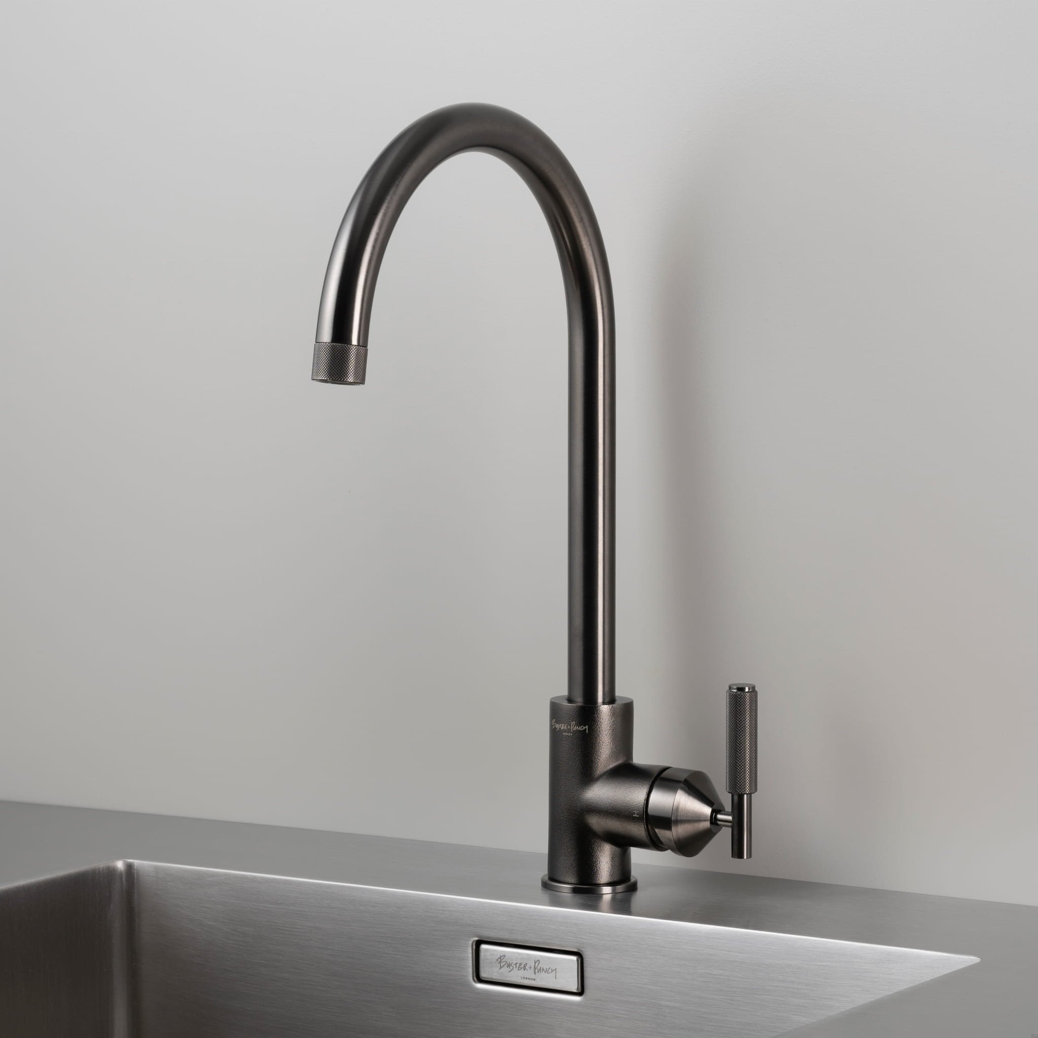 BP_Tap_Cross_ROW_Gun_Metal_Web_Square_01.jpg
