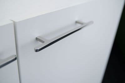 Flat Line 128 avlångt möbelhandtag, polerat stål