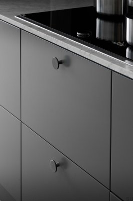 Plato 42 Aluminium Antracit Borstad möbelknopp