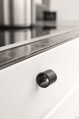 Drum 32 Möbelknopp Metall Svart med Svart Läder