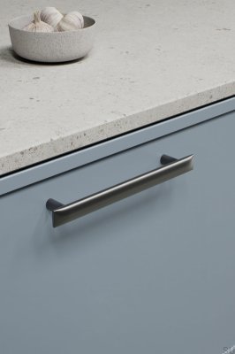 Flow 160 Gun-Metal avlångt möbelhandtag
