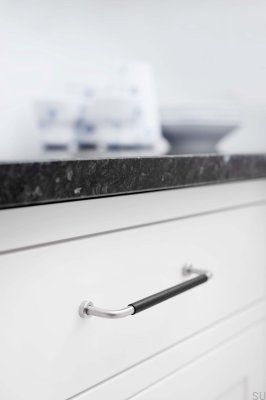 Lounge 160 Stål Satin Silver Möbelhandtag med Svart Läder