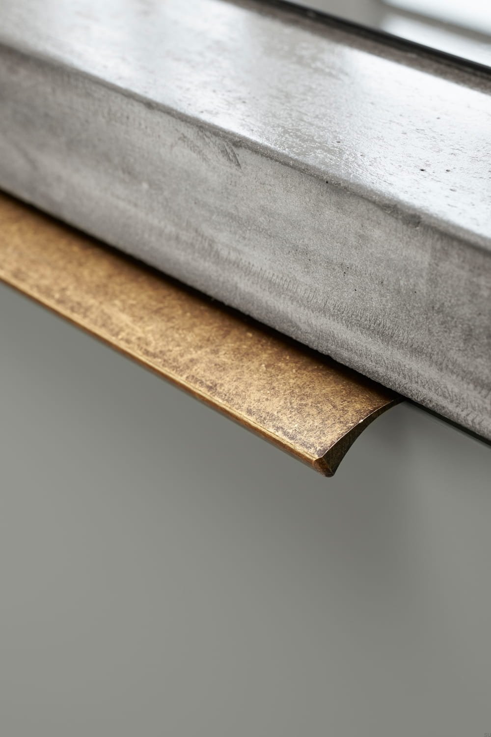 419720350-39.1--Uchwyt-meblowy-krawędziowy-Edge-Straight-350-Aluminiowy-Antyczny-Złoty-Furnipart-Skandynawskie-Uchwyty_2