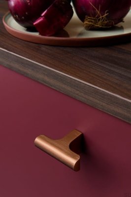 T-Bar Hinoki 60 Aluminium möbelknopp Brun Borstad