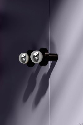 Pola möbelknopp Mässing Silver Krom med Aluminium Black Base