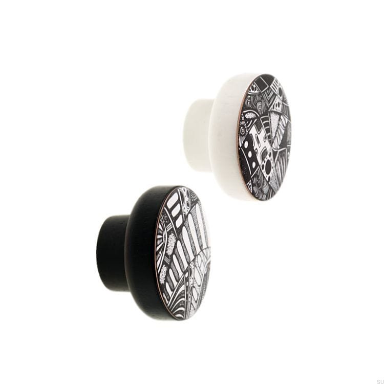 E_26-BI-F--Gałka-meblowa-Faces-Black&White-40-Drewniana-Dębowa-Emaliowana-Biała-(wzór F)-Dot-Manufacture-Skandynawskie-Uchwyty_2