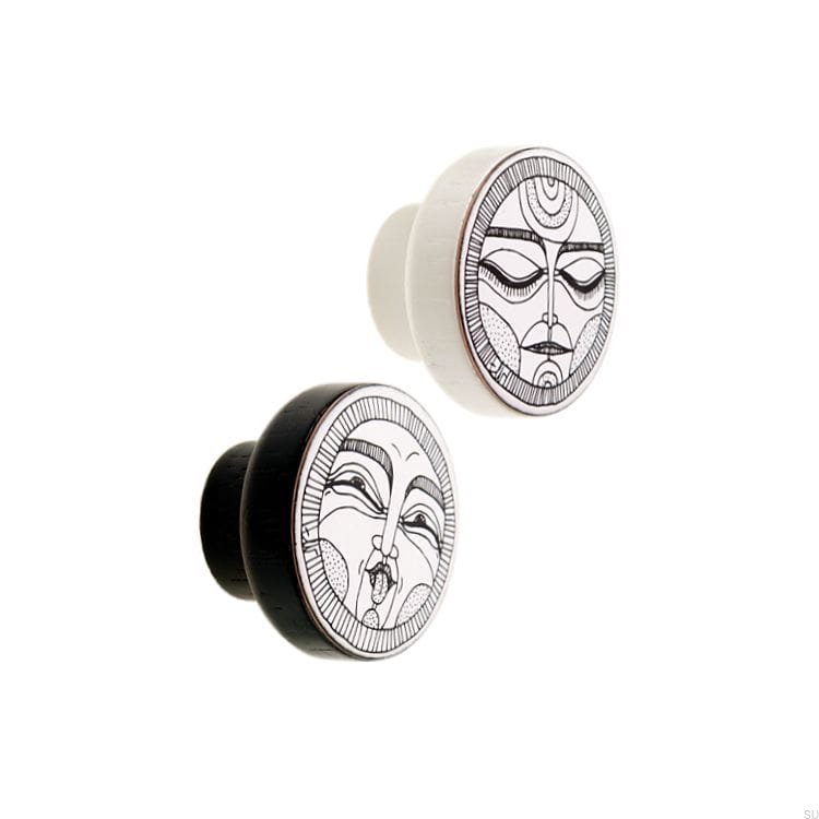 E_27-WH-D--Gałka-meblowa-Faces-Black&White-40-Drewniana-Dębowa-Emaliowana-Biała-(wzór D)-Dot-Manufacture-Skandynawskie-Uchwyty_2