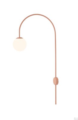 Una metallkorall vägglampa