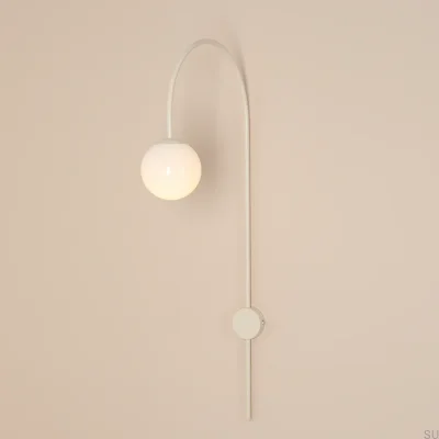 Una metallkräm vägglampa