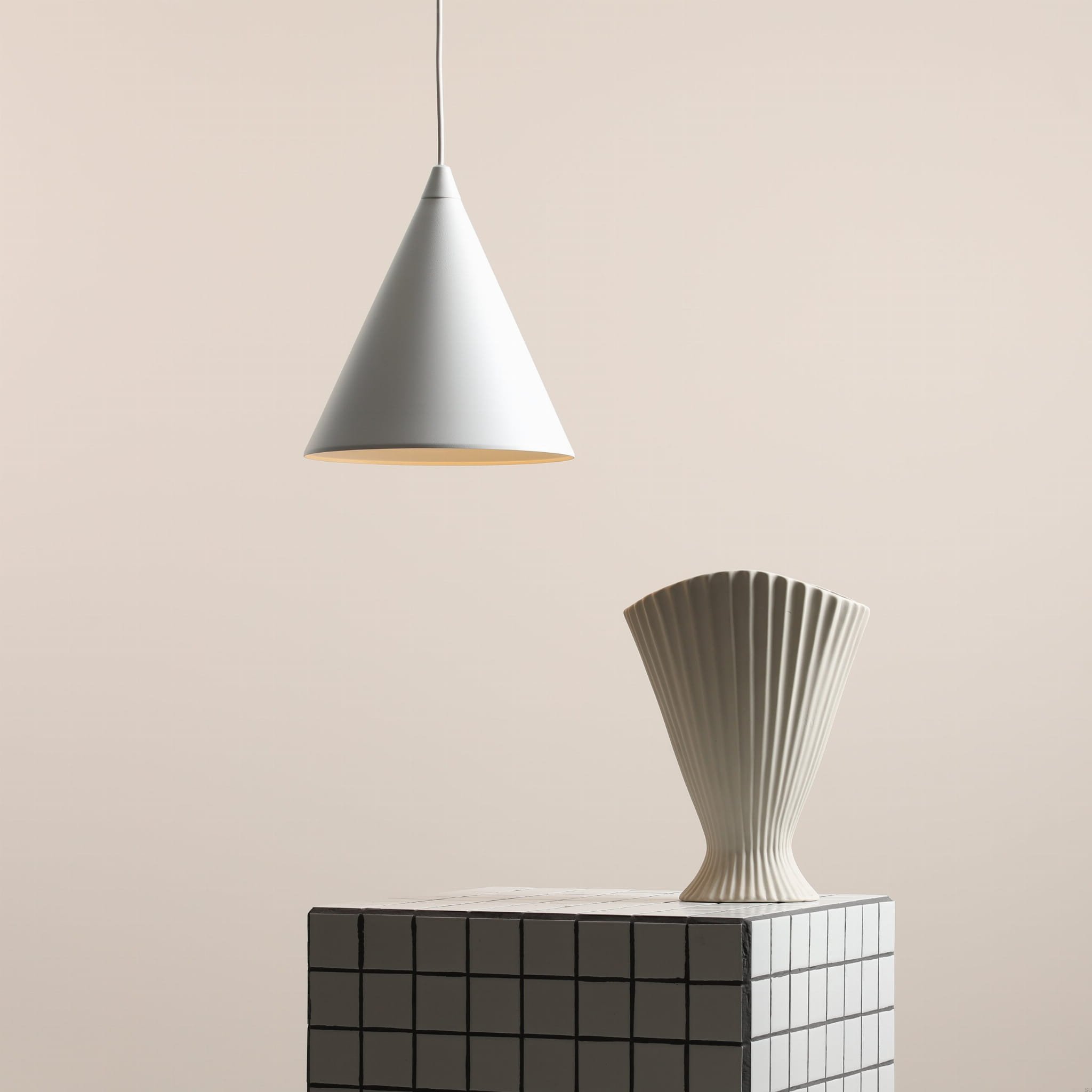 1108G--Lampa-wisząca-Form-Metalowa-Biała-Artera-Skandynawskie-Uchwyty_4