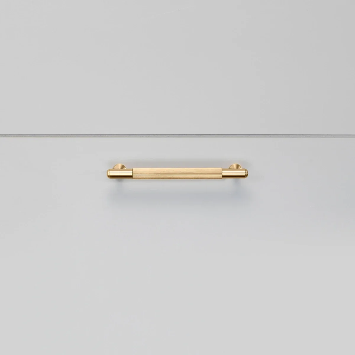 UPB-054566--Uchwyt-meblowy-podłużny-Pull-Bar-Linear-Small-Mosiądz-Skandynawskie-Uchwyty_2