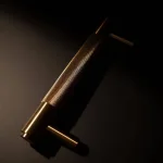 UPB-054576--Uchwyt-meblowy-podłużny-Pull-Bar-Cross-Large-Mosiężny-Buster-+-Punch-Skandynawskie-Uchwyty_2