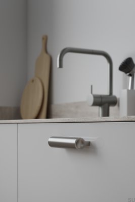 Lucente 64 avlångt möbelhandtag, aluminium, matt silver