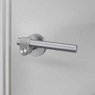 Dörrhandtag i gjutet stål 38 i silver