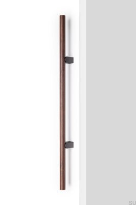 Kumo Wood Big 640 Enkelsidigt Avlångt Möbelhandtag, Valnötsträ med Titansvart Aluminium