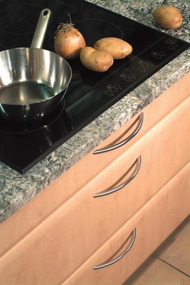 Avlångt möbelhandtag 9060 160 Silver