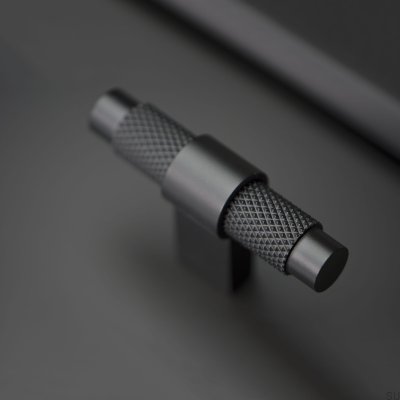 T-Bar Pitch Aluminium Svart möbelknopp